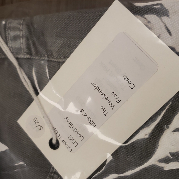 MOTHER The Weekender Fray in Lead Gray (26" waist) - Picture 14 of 14